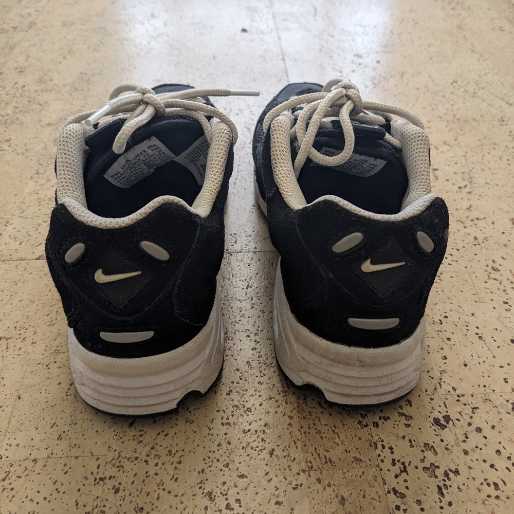 Nike black and white Air Max Triax LE sneakers size 8 womens - Picture 5 of 8